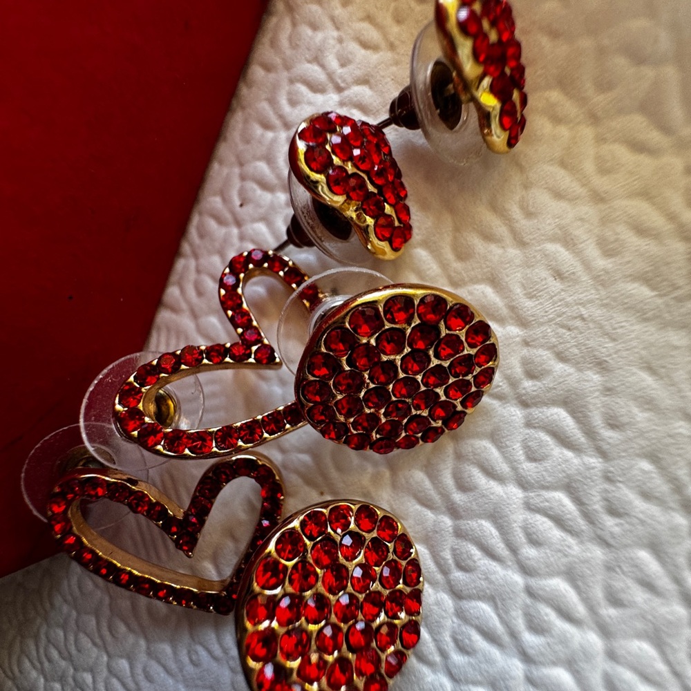 NIB 3prs VALENTINES Elegant Red Crystal Earrings Hearts BLING Shiny Sparkling - Picture 3 of 8